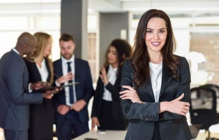 چرا باید عامل باشید
مدیر با جذبه
زنان مدیر